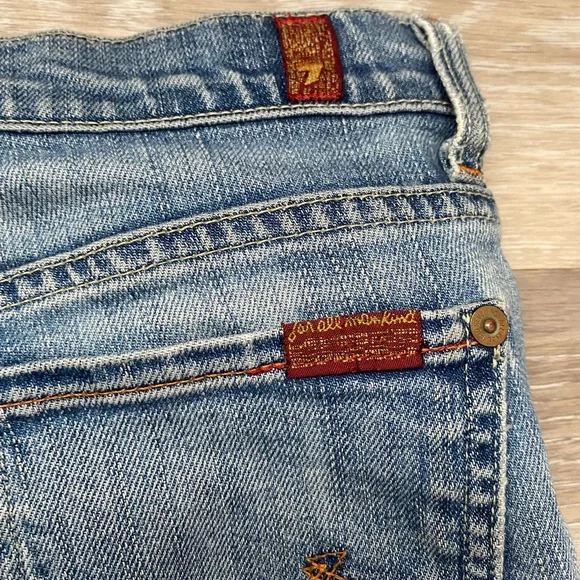 7 For All Mankind Boy Cut Faded Blue Jeans Size 26 - Picture 10 of 12